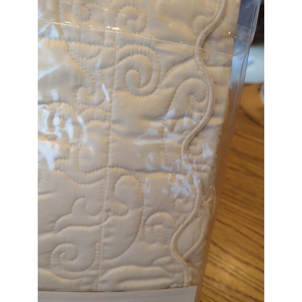 Pair New Vintage Yves Delorme Quilted Sham ECRU Satin Cover Pillow‎ 12 X 16